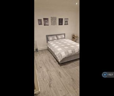 1 bedroom in a house share to rent - Photo 6