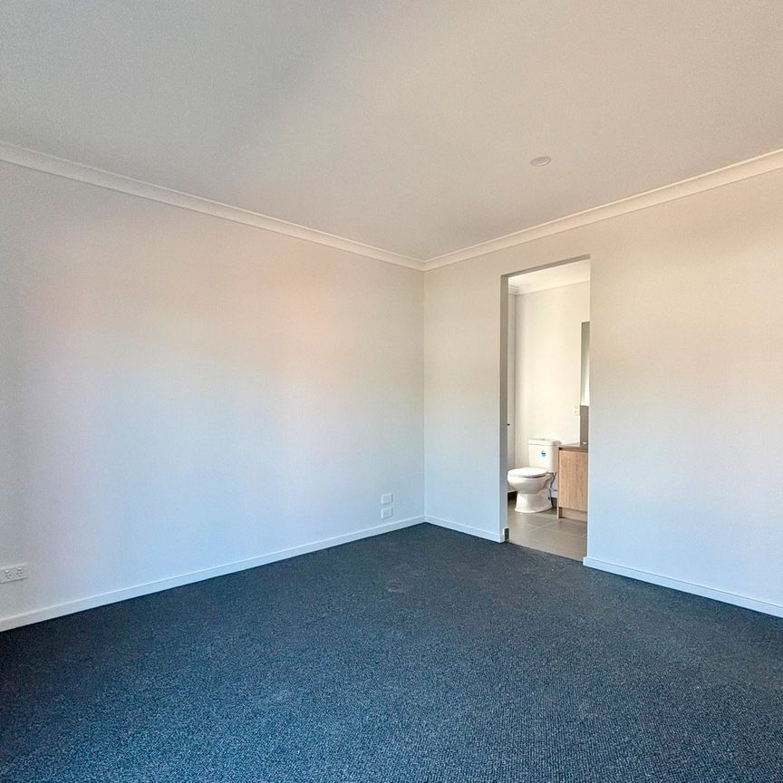 Stylish Family Home! - Photo 1