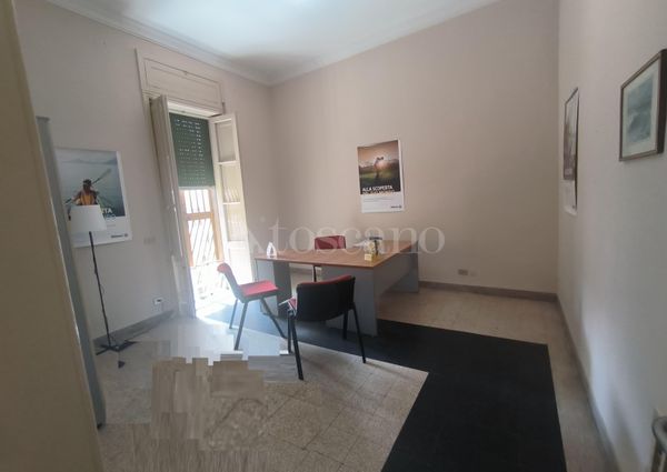 Casa a Messina in Via Cesare Battisti Messina, Battisti - Avignone
