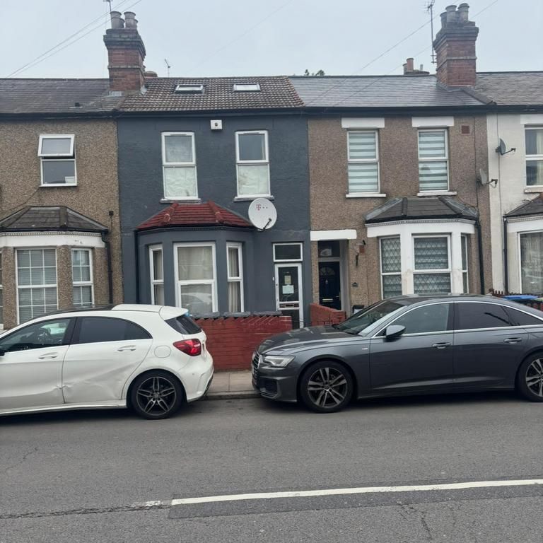 1 bedroom bedsit to rent - Photo 1
