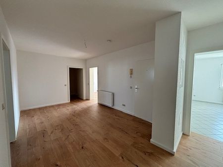 ***Renovierte 4-Zimmerwohnung - Citynah*** - Photo 2