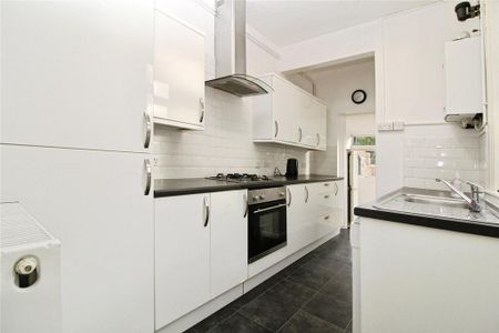 2 bedroom semi-detached house to rent - Photo 5