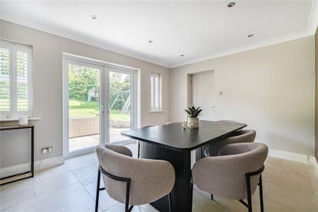 4 bedroom detached house to rent - Photo 3