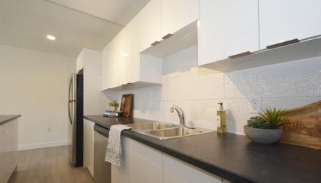 Quinpool Court - Photo 3