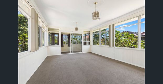 Modern Family Home In Ideal Location - Photo 1