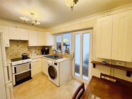 2 bedroom semi-detached house to rent - Photo 4