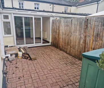 2 bedroom terraced house to rent - Photo 4