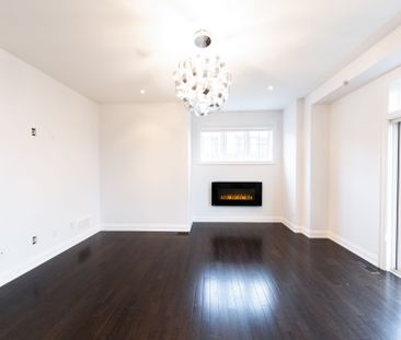 For Lease - 2015 Deerview Common, Oakville, Ontario - Photo 1