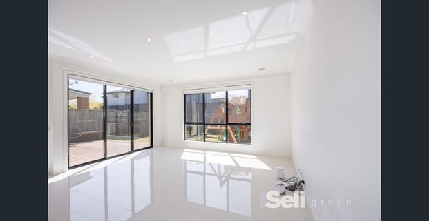 STYLISH FAMILY RESIDENCE IN A HIGHLY SOUGHT-AFTER LOCALE - Photo 1