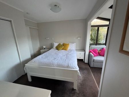 Cute Khandallah Cottage Retreat - Photo 4