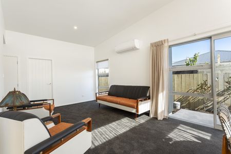 Quality Two-Bedroom Home in Sought-After St Kilda - Photo 4