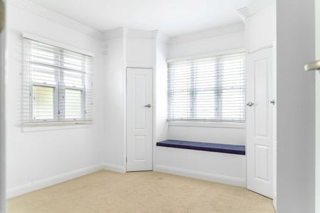 Charming Renovated 3-Bedroom Cottage for Rent! - Photo 2