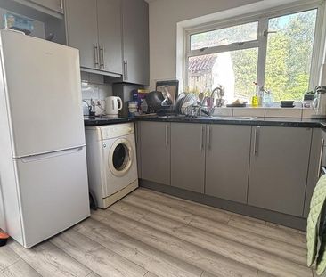 1 bedroom in a house share to rent - Photo 4