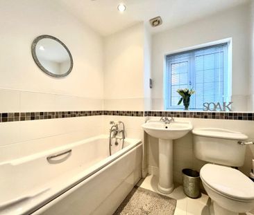 5 bedroom detached house to rent - Photo 2