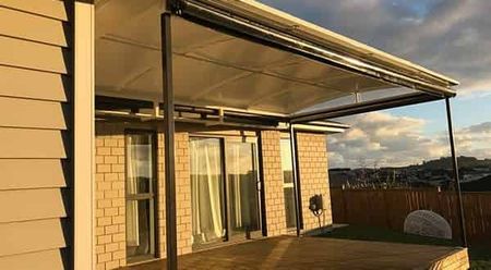 Large family home with pergola deck - Photo 3