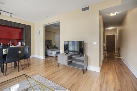 Front Street West - Photo 2