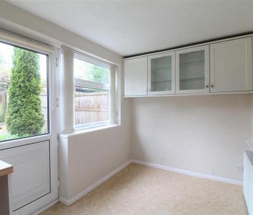 2 bedroom end of terrace house to rent - Photo 4