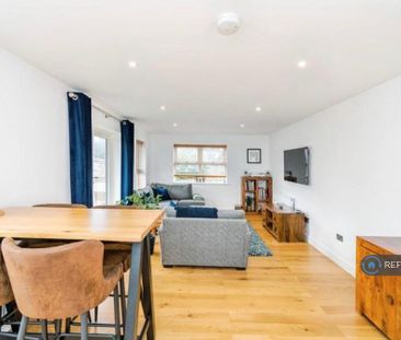 3 bedroom flat to rent - Photo 3