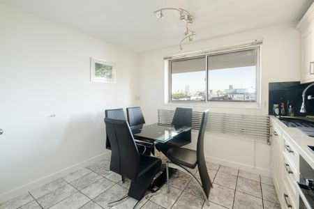 3 bedroom flat to rent - Photo 3