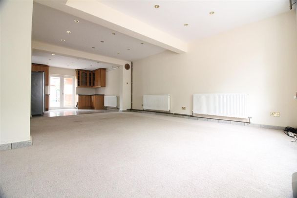 Fern Lane, Hounslow - Photo 1