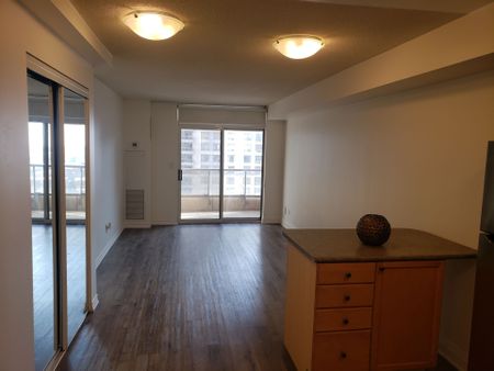 For Lease - 3888 Duke of York Boulevard Unit# 931, Mississauga, Ontario - Photo 3