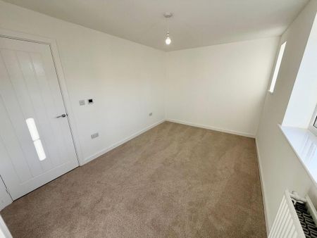 3 bedroom semi-detached house to rent - Photo 5