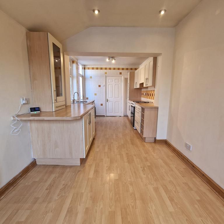 2 bedroom terraced house to rent - Photo 1