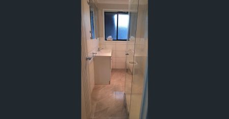 Renovated 3 bedroom home - Photo 5