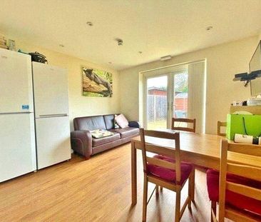 1 bedroom in a house share to rent - Photo 2