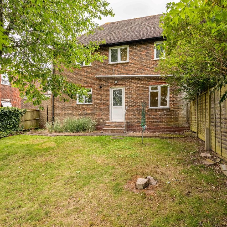 5 Bed Semi-Detached House, Hillside, BN2 - Photo 1