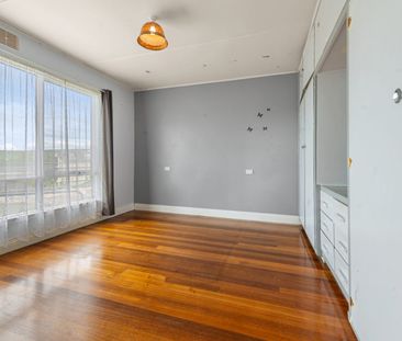 Glen Develt - Photo 1