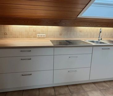 Dachgeschosswohnung frisch saniert und renoviert inkl. neue Einbauk... - Photo 3