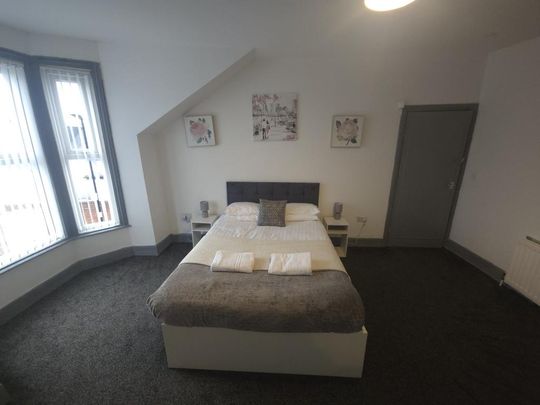 2 bedroom flat to rent - Photo 1