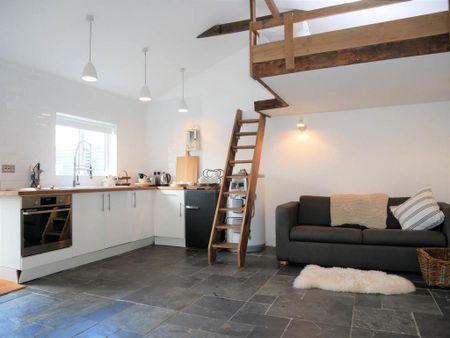 3 bedroom semi-detached house to rent - Photo 4