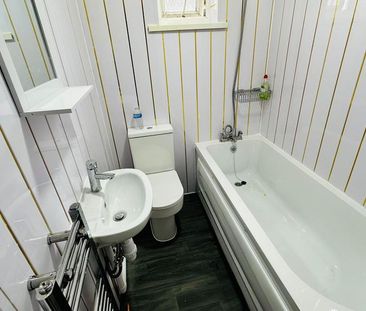 4 bedroom terraced house to rent - Photo 2