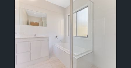 Stylish Beach Home - Photo 5