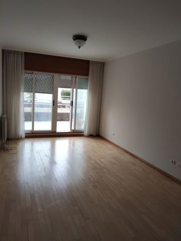 Apartamento T1 para Arrendamento no Porto com Garagem e Arrumos - Photo 4