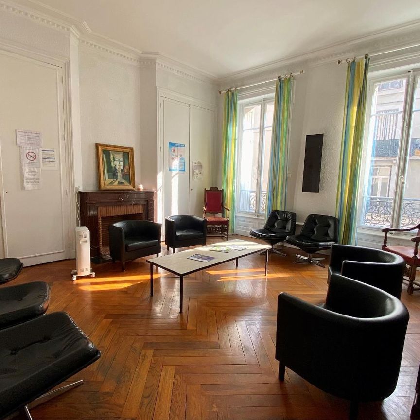 Location Appartement 7 pièces 121m² ST CHAMOND 42400 - Photo 1