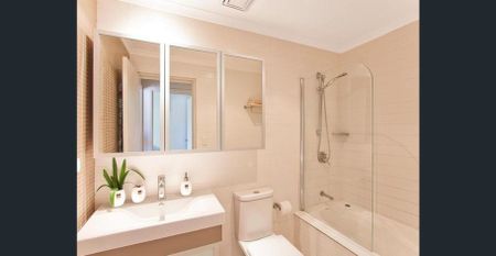 Bright Top Floor Apartment in Leafy Surrounds - Photo 5