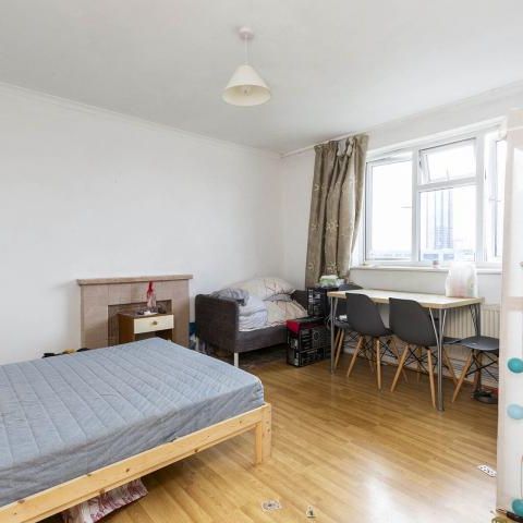 Perfect for 3 sharers and located in old street a zone 1 location - Photo 1