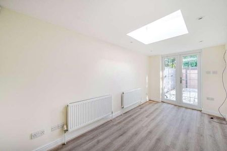 Springfield Avenue, Hampton, TW12 - Photo 2