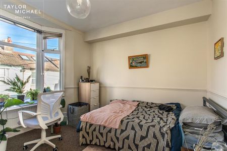 6 bedroom terraced house to rent - Photo 5