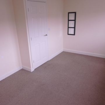 4 Bedroom Semi-Detached House - Photo 1