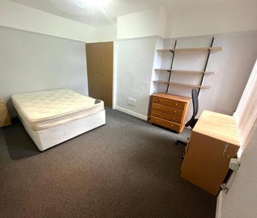 4 bedroom terraced house to rent - Photo 5