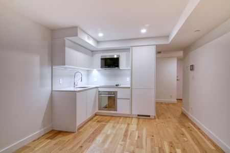 3460 Peel Street - Photo 2