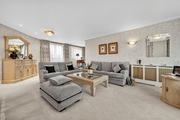 3 bedroom flat to rent - Photo 1