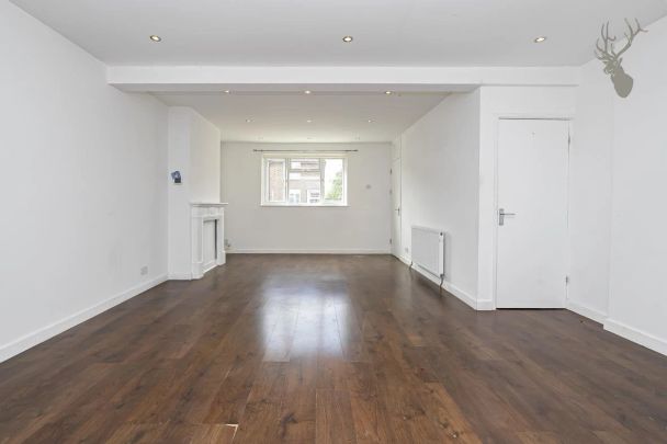 3 Bedroom House - Mid Terrace - Photo 1