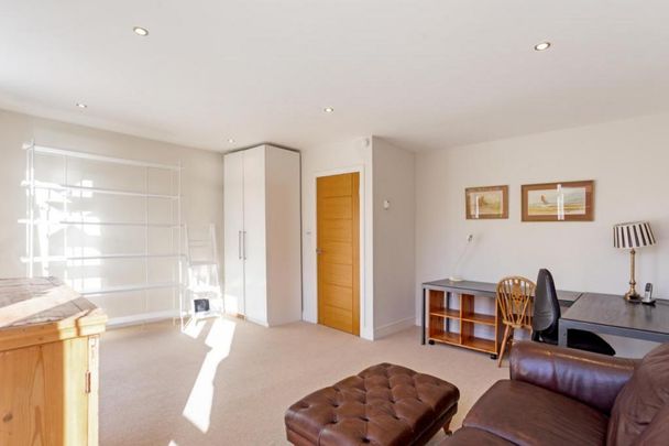 4 bedroom terraced house to rent - Photo 1