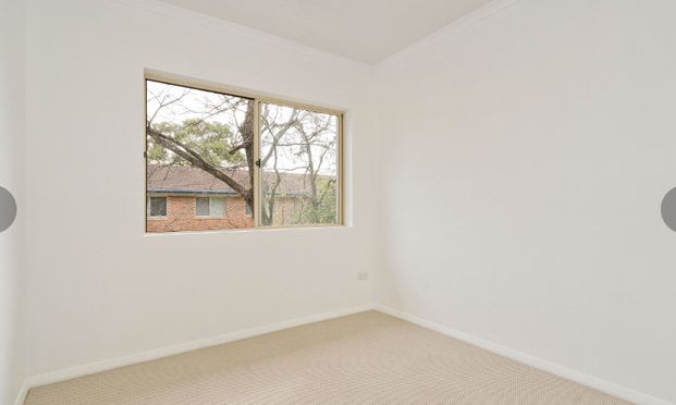 FULLY FURNISHED Two-bedroom modern apartment in ideal Herston location! - Photo 1