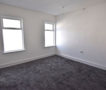 To Let 3 Bed Mid Terraced House - Photo 6